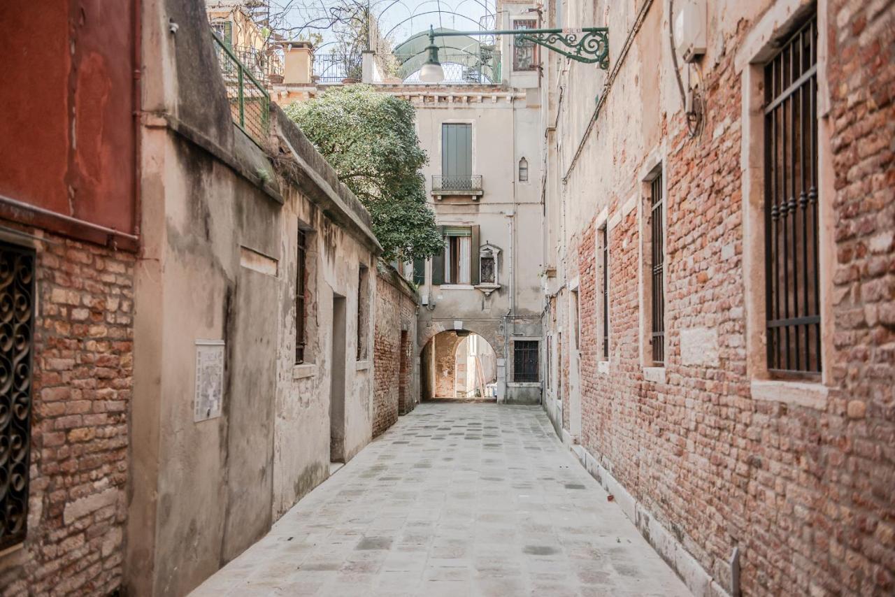 Gondola, San Giacomo Venedig Exteriör bild